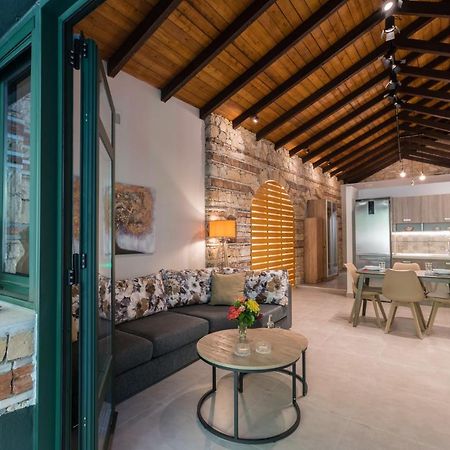 Casa Leone, Cosy Apartment Overlooking The Square Spilion Exterior photo
