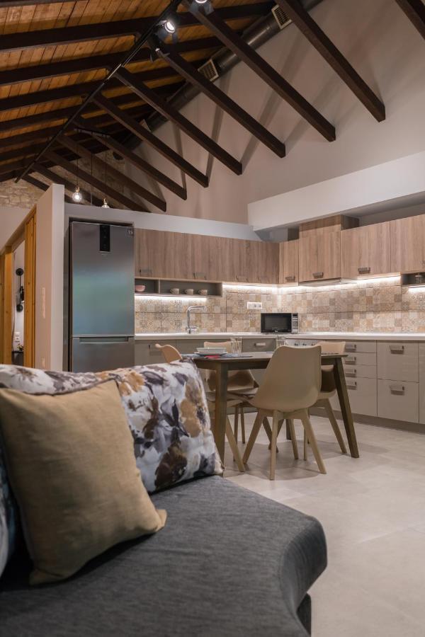 Casa Leone, Cosy Apartment Overlooking The Square Spilion Exterior photo