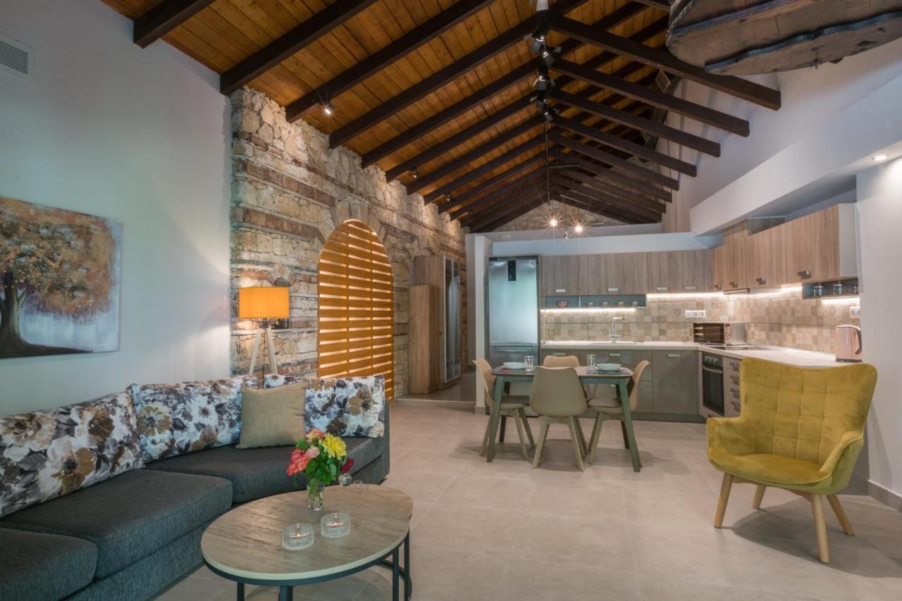 Casa Leone, Cosy Apartment Overlooking The Square Spilion Exterior photo