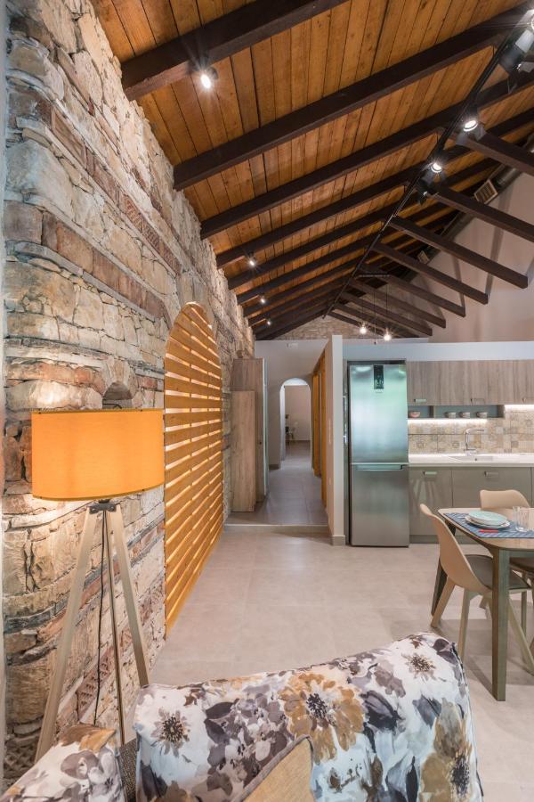 Casa Leone, Cosy Apartment Overlooking The Square Spilion Exterior photo